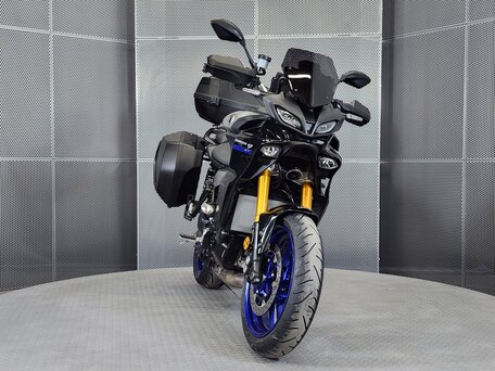 2021 Yamaha MT-09 Tracer (FJ-09), серебристый, 1277000 рублей, вид 3