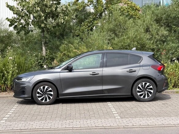 2022 Ford Focus IV Рестайлинг, серый, 2400000 рублей - вид 2