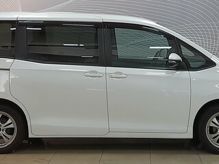 2019 Toyota Voxy III (R80) Рестайлинг, белый, 1999000 рублей, вид 4