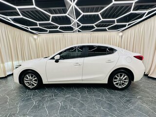 2018 Mazda Axela III Рестайлинг, белый, 1479000 рублей, вид 3