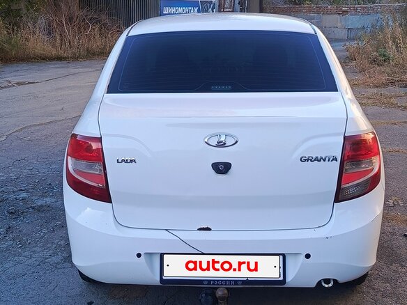 2015 Lada (ВАЗ) Granta I, белый, 370000 рублей - вид 2