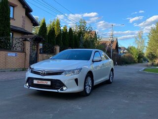 2015 Toyota Camry VII (XV50) Рестайлинг, белый, 1950000 рублей, вид 1