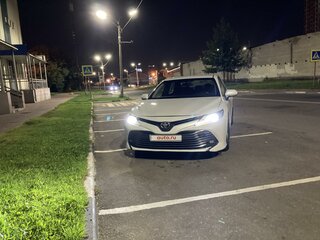 2021 Toyota Camry VIII (XV70), белый, 2300000 рублей, вид 2