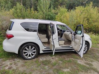 2010 Infiniti QX56 II, белый, 2350000 рублей, вид 4