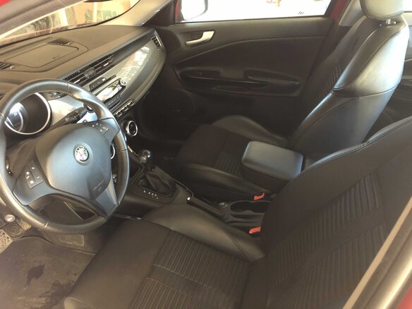 2012 Alfa Romeo Giulietta III, красный - вид 4