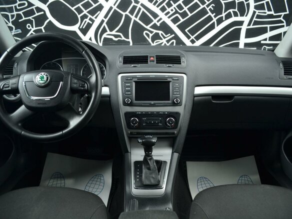 2011 Skoda Octavia II (A5) Рестайлинг, белый - вид 13