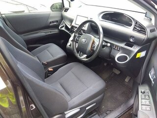 2017 Toyota Sienta II, коричневый, 1690000 рублей, вид 4