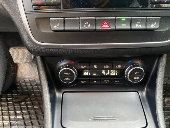 2014 Mercedes-Benz GLA 200 I (X156), чёрный - вид 11
