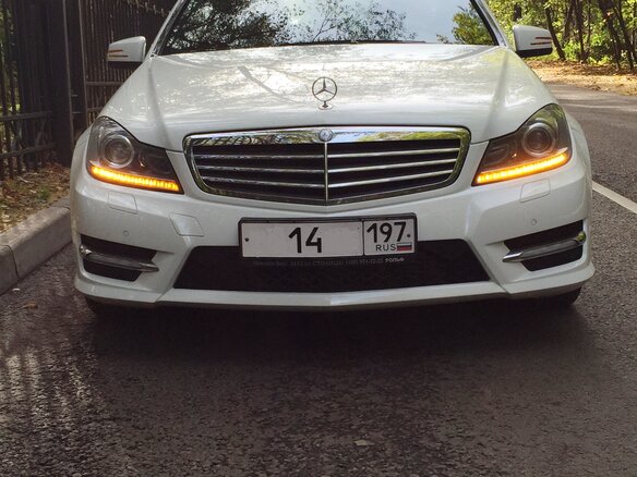 2012 Mercedes-Benz C-Класс 180 BlueEFFICIENCY III (W204) Рестайлинг, белый - вид 1