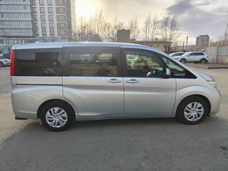 2017 Honda Stepwgn V, серебристый, 1900000 рублей, вид 5