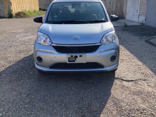 2019 Toyota Passo III Рестайлинг, серебристый, 955000 рублей, вид 2