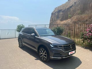 2018 Volkswagen Touareg III, серый, 5500000 рублей, вид 3