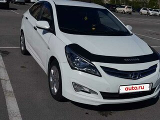 2015 Hyundai Solaris I Рестайлинг, белый, 450000 рублей, вид 4
