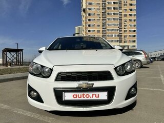 2014 Chevrolet Aveo II, белый, 900000 рублей, вид 2