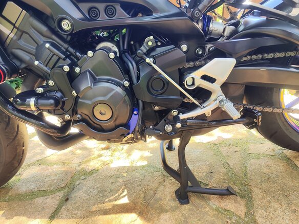 2015 Yamaha MT-09 Tracer (FJ-09), серебристый, 850000 рублей - вид 5