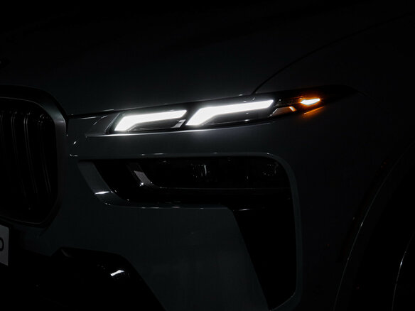 2022 BMW X7 40i I (G07) Рестайлинг, серый, 10488475 рублей - вид 21