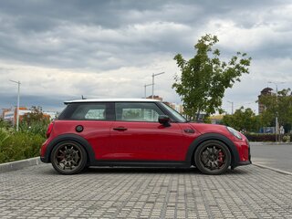 2021 Mini Hatch Cooper S III (F55/F56) Рестайлинг 2, красный, 3500000 рублей, вид 5
