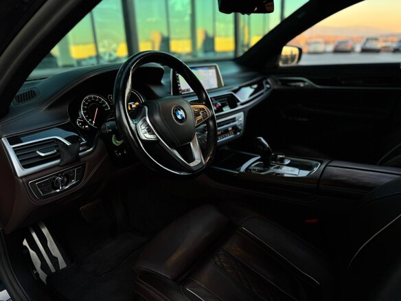 2017 BMW 7 серии 750i xDrive VI (G11/G12), чёрный, 2699999 рублей - вид 9