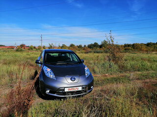 2014 Nissan Leaf I (ZE0/AZE0), серебристый, 1224281 рублей, вид 4