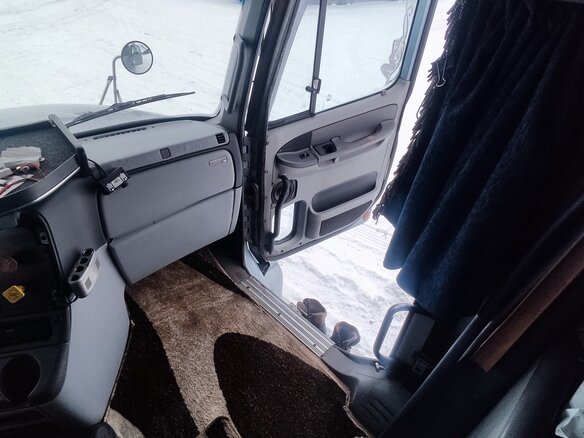 2003 Freightliner FLC, голубой, 2500000 рублей - вид 9