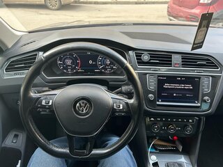2017 Volkswagen Tiguan II, коричневый, 2400000 рублей, вид 2