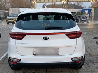 2019 Kia Sportage IV Рестайлинг, белый, 1880000 рублей, вид 5