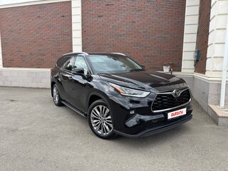 2021 Toyota Highlander IV (XU70), чёрный, 6100000 рублей, вид 3
