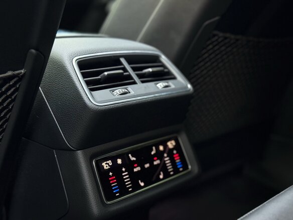 2020 Audi e-tron 55 I, синий, 5800000 рублей - вид 14