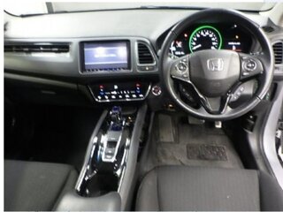 2017 Honda Vezel I, серебристый, 1660000 рублей, вид 2