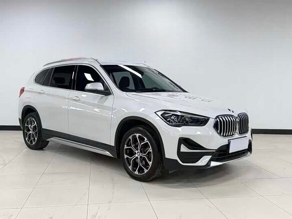 2022 BMW X1 20Li sDrive II (F48) Рестайлинг, белый - вид 2