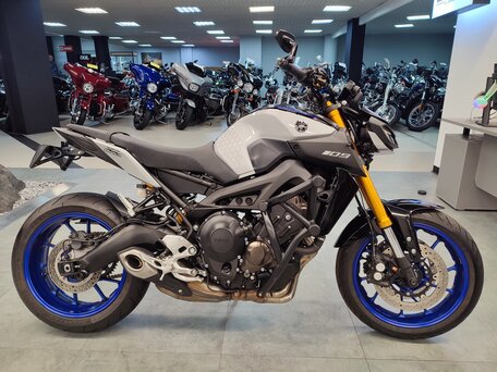 2020 Yamaha MT-09 (FZ-09), чёрный, 850000 рублей, вид 1