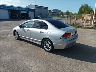 2010 Honda Civic VIII Рестайлинг, серебристый, 700000 рублей, вид 1