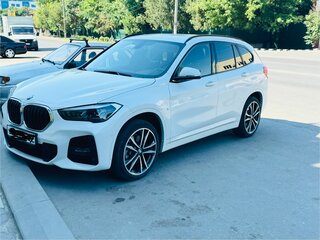 2021 BMW X1 20i xDrive II (F48) Рестайлинг, белый, 3150000 рублей, вид 4