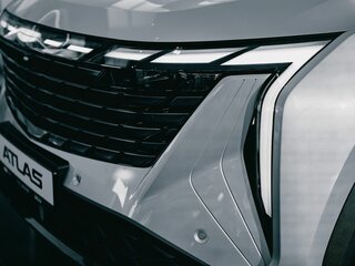 2026 Geely Atlas II, серебристый, 4229990 рублей, вид 4