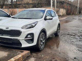 2022 Kia Sportage IV Рестайлинг, белый, 3500000 рублей, вид 2