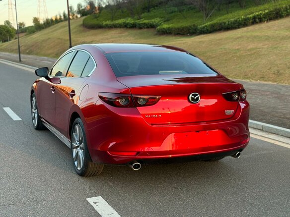 2023 Mazda 3 Axela IV (BP), красный, 1443000 рублей - вид 2