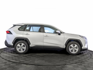 2021 Toyota RAV4 V (XA50), белый, 2755000 рублей, вид 4
