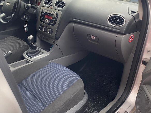 2011 Ford Focus II Рестайлинг, серый, 400000 рублей - вид 15