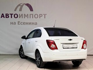 2014 Chevrolet Aveo II, белый, 600000 рублей, вид 4
