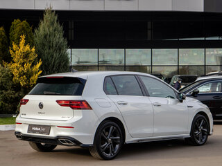 2020 Volkswagen Golf VIII, белый, 2658000 рублей, вид 4