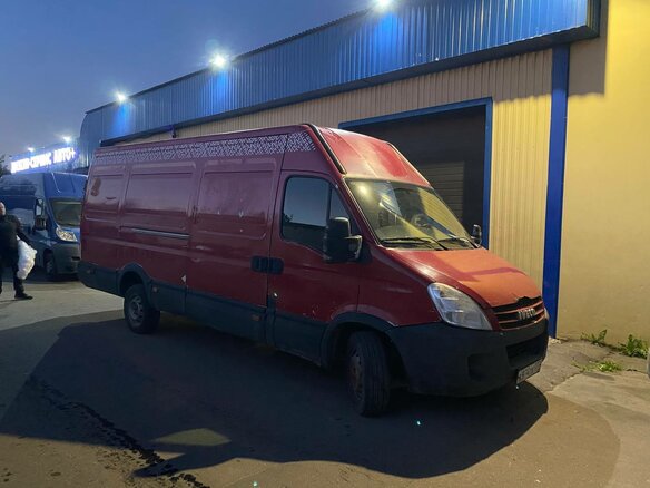 2006 Iveco Daily, красный, 700000 рублей - вид 6