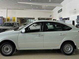 2026 Lada (ВАЗ) Granta I Рестайлинг, белый, 1098000 рублей, вид 3