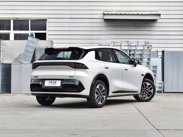 2026 Changan Qiyuan Q05 51.9 kWh II, серебристый, 2490000 рублей - вид 2