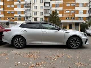2019 Kia Optima IV Рестайлинг, серебристый, 1500000 рублей, вид 2