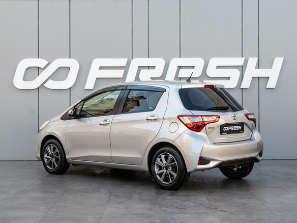 2017 Toyota Vitz III (XP130) Рестайлинг 2, серый, 990000 рублей - вид 1