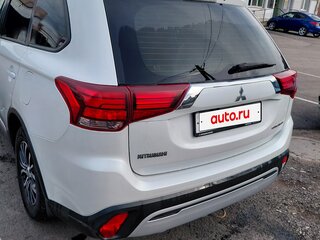 2019 Mitsubishi Outlander III Рестайлинг 3, белый, 2300000 рублей, вид 5