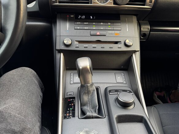 2014 Lexus IS 250 III, белый, 2780000 рублей - вид 10