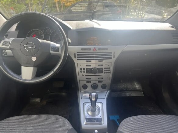 2011 Opel Astra H Рестайлинг, серебристый - вид 4