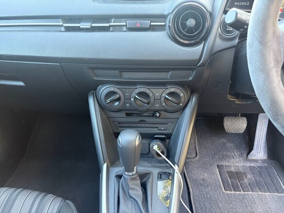 2021 Mazda 2 III (DJ) Рестайлинг, синий, 1000000 рублей - вид 13