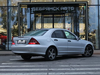 2006 Mercedes-Benz C-Класс 200 II (W203) Рестайлинг, серебристый, 990000 рублей, вид 2